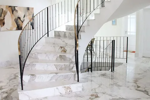 سرامیک کف سرویس بهداشتی سفید با جلوه روشن و آرام